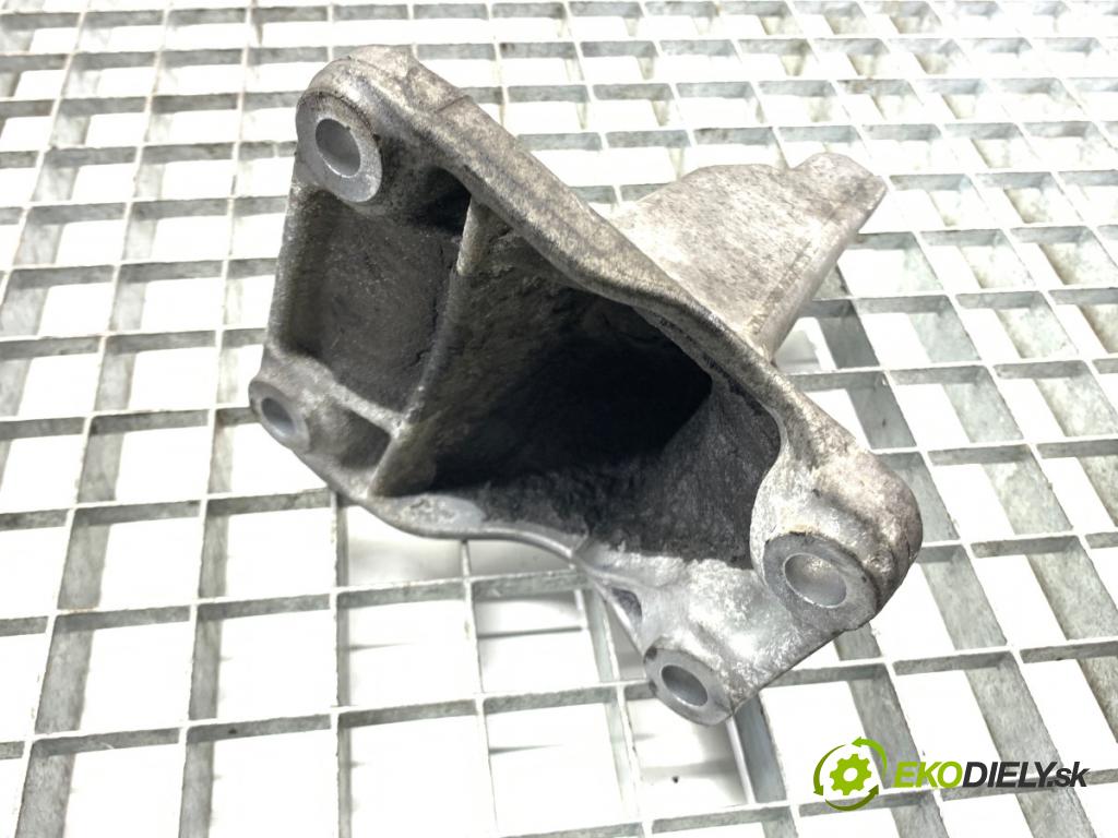 BMW F31 Kombi 2014 135 kW 320 d xDrive 1995 Držiak Motor 6784826