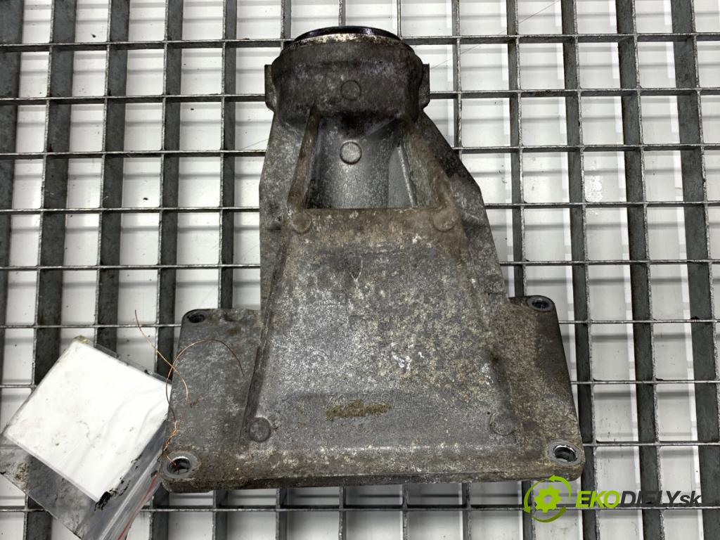 BMW F31 Kombi 2014 135 kW 320 d xDrive 1995 Držiak Uchytenie poolos pravej 7587862