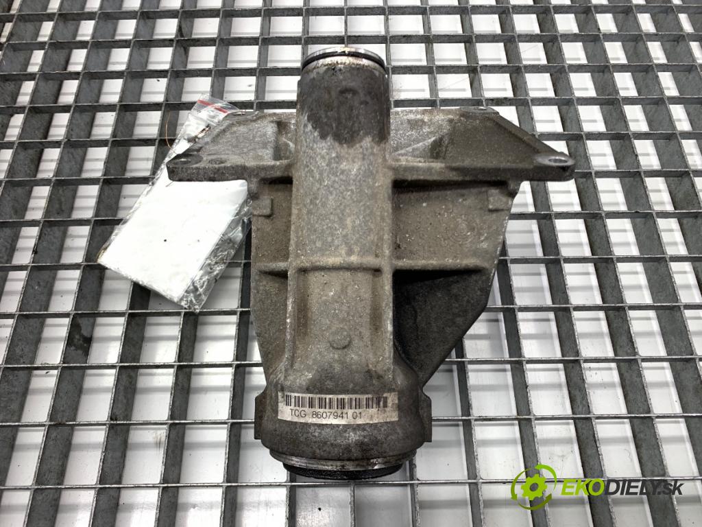 BMW F31 Kombi 2014 135 kW 320 d xDrive 1995 Držiak Uchytenie poolos pravej 7587862