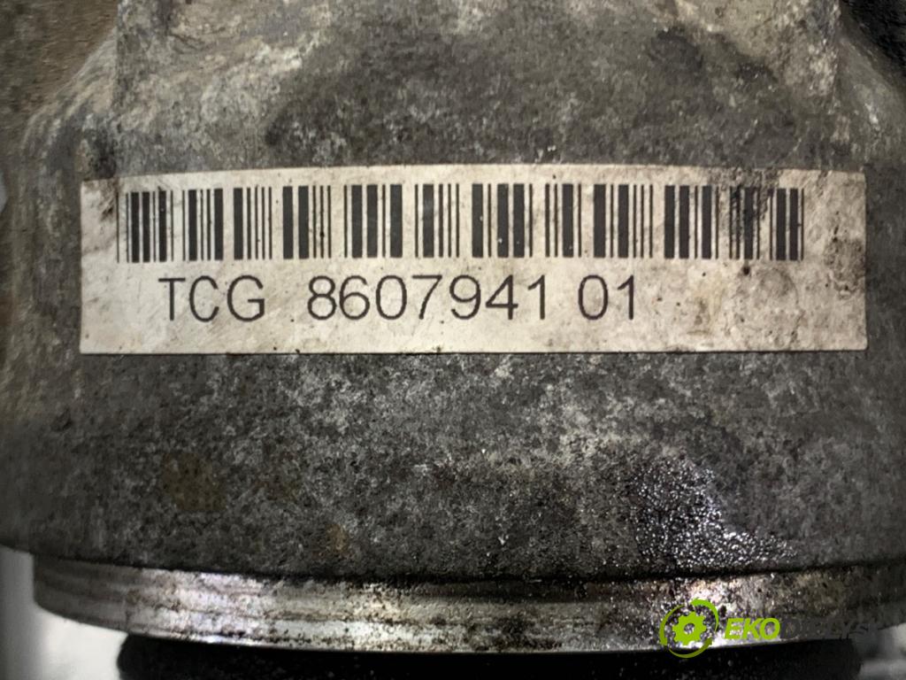 BMW F31 Kombi 2014 135 kW 320 d xDrive 1995 Držiak Uchytenie poolos pravej 7587862