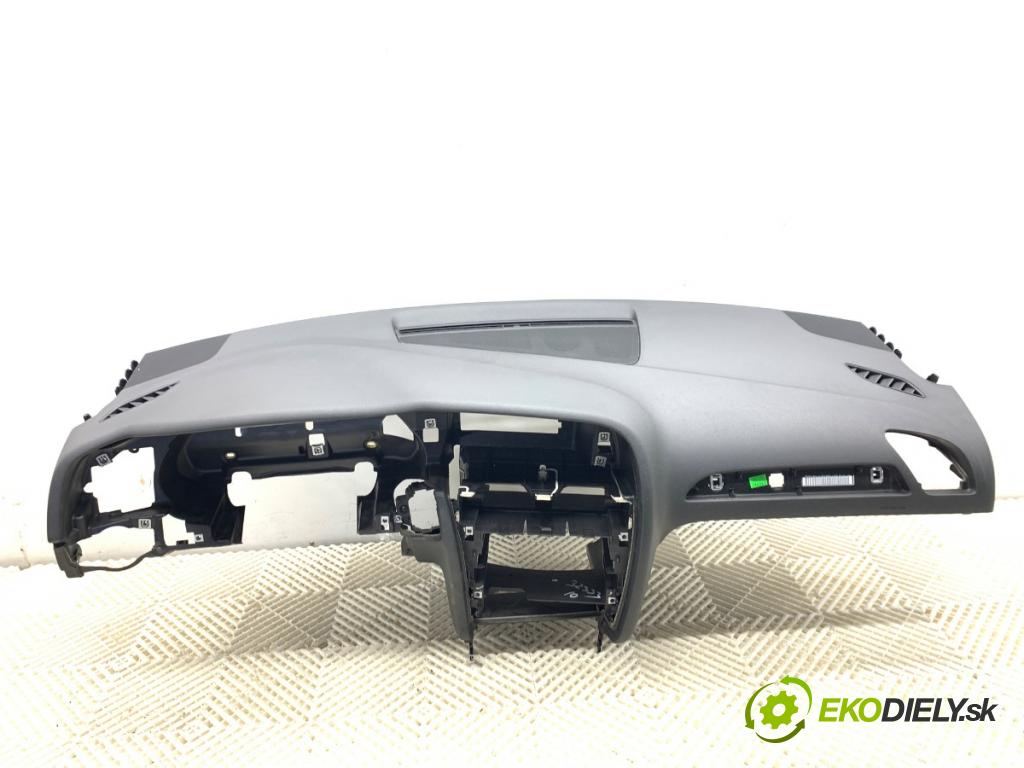 AUDI A4 B8 sedan 2009 105 kW 2.0 TDI 1968 palubní doska POLŠTÁŘ: spolujezdce 8K1857041