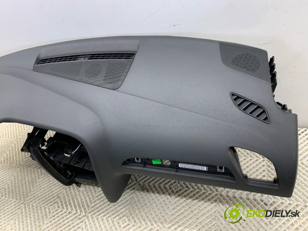 AUDI A4 B8 sedan 2009 105 kW 2.0 TDI 1968 Palubná doska VANKÚŠ: spolujazdca 8K1857041