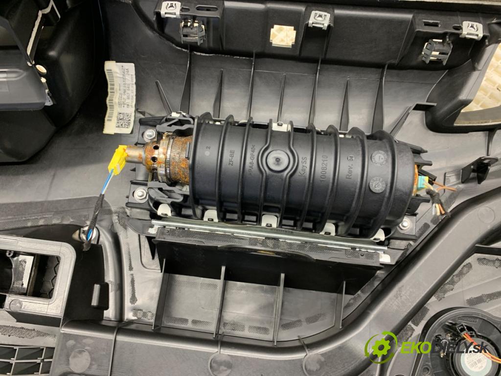 AUDI A4 B8 sedan 2009 105 kW 2.0 TDI 1968 Palubná doska VANKÚŠ: spolujazdca 8K1857041