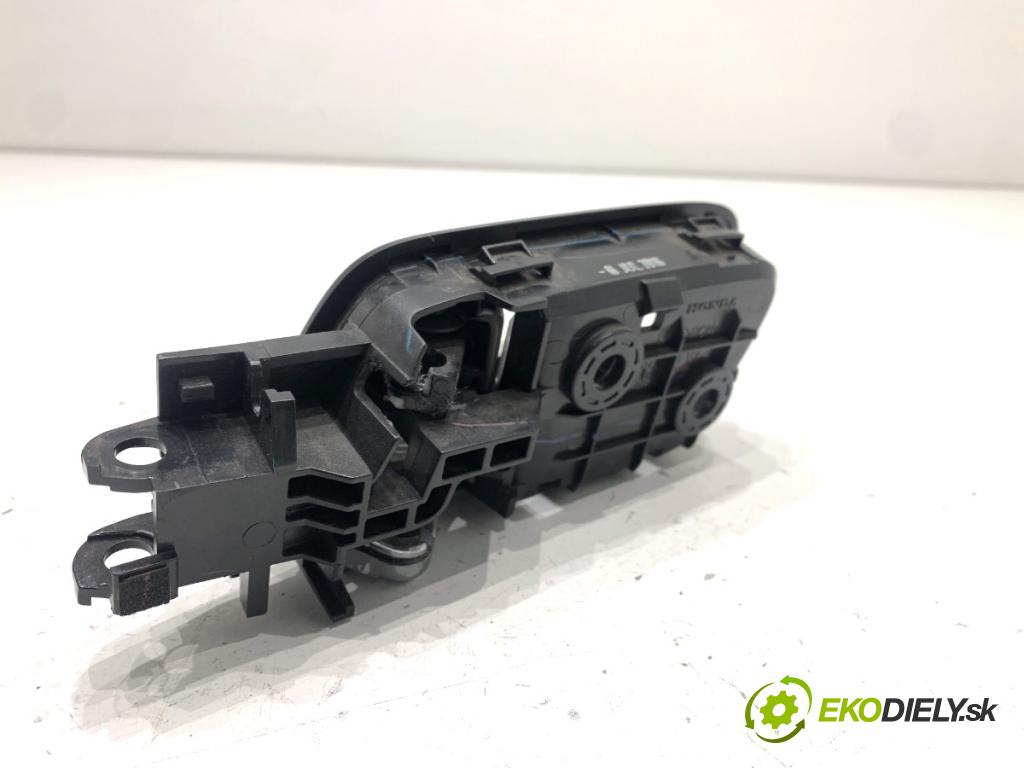 HONDA CR-V IV SUV 2016 118 kW 1.6 i-DTEC 4WD (RE6) 1597 klika vnitřní pravý přední část