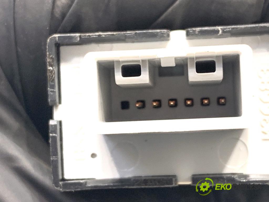 HONDA CR-V IV SUV 2016 118 kW 1.6 i-DTEC 4WD (RE6) 1597 přepínač ohřívání sedačky M36580 (Páčky pod volantem)