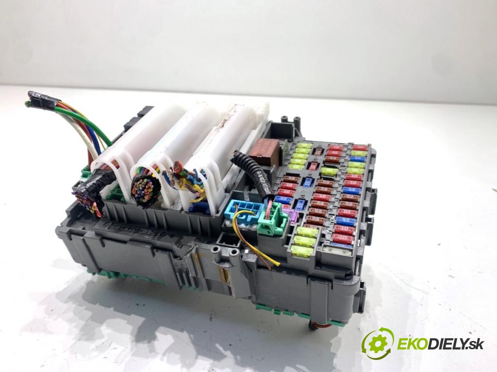 HONDA CR-V IV SUV 2016 118 kW 1.6 i-DTEC 4WD (RE6) 1597 Modul BSI T1G-G811 (Poistková skrinka)