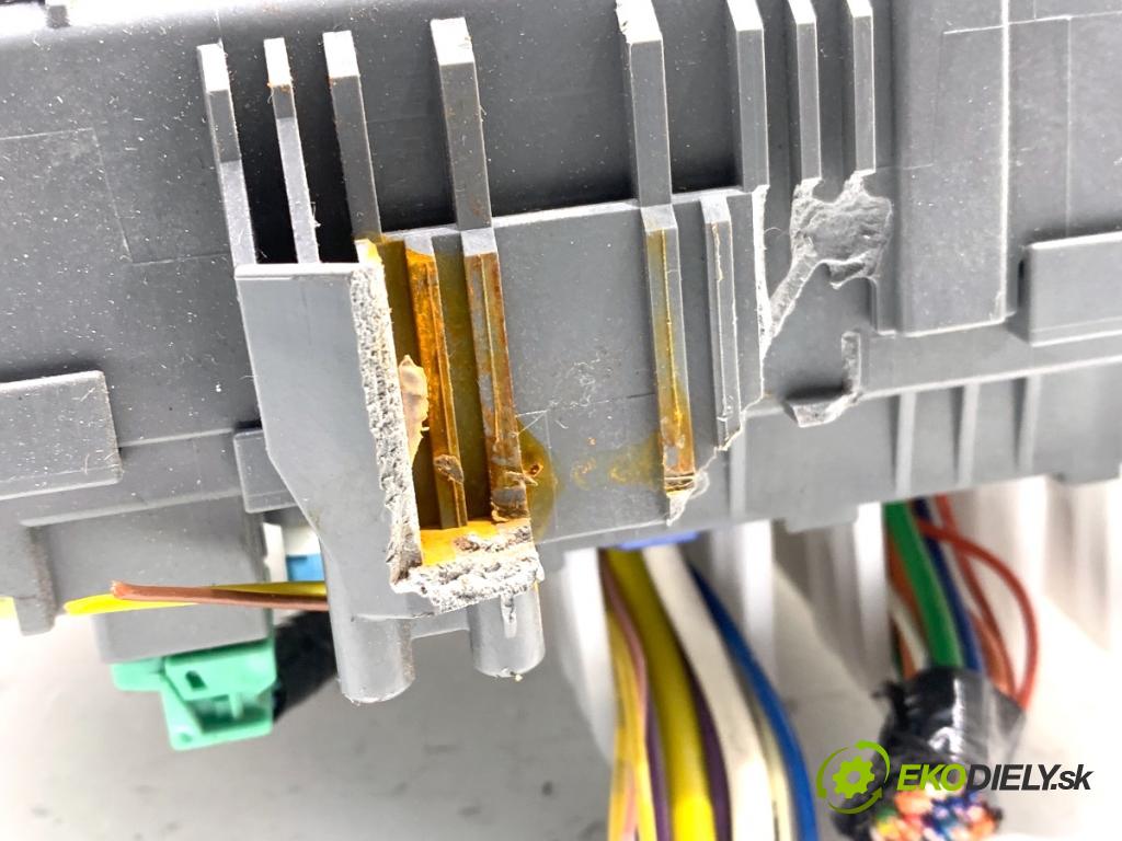 HONDA CR-V IV SUV 2016 118 kW 1.6 i-DTEC 4WD (RE6) 1597 Modul BSI T1G-G811 (Poistková skrinka)