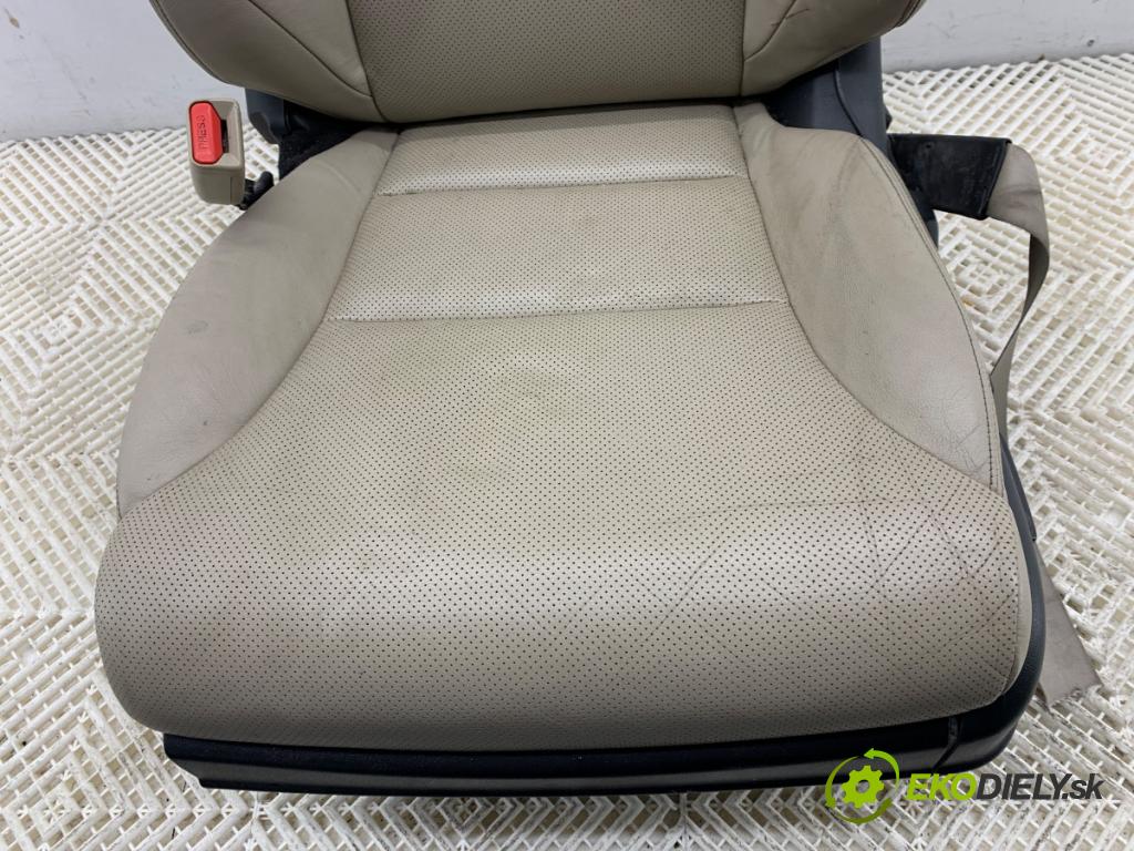 HONDA CR-V IV SUV 2016 118 kW 1.6 i-DTEC 4WD (RE6) 1597 sedadlo levý přední část