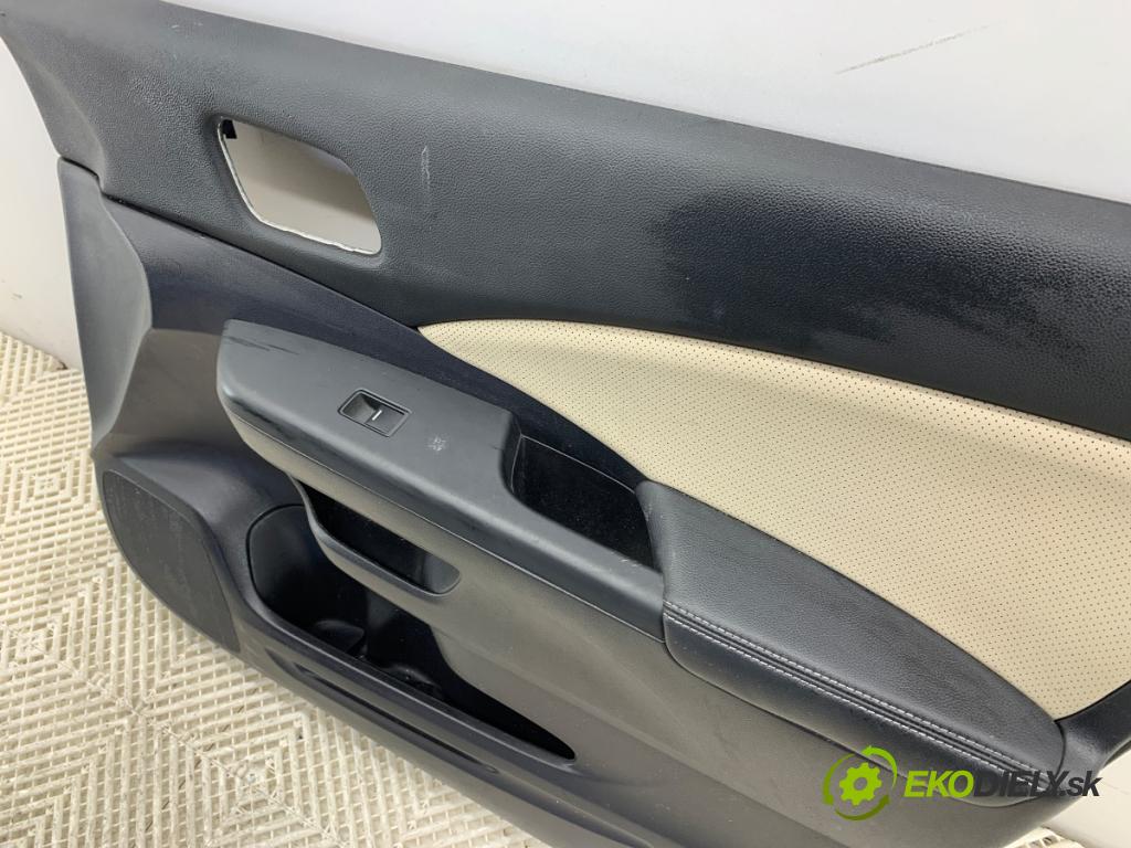 HONDA CR-V IV SUV 2016 118 kW 1.6 i-DTEC 4WD (RE6) 1597 čalúnenie Dvere pravy predný