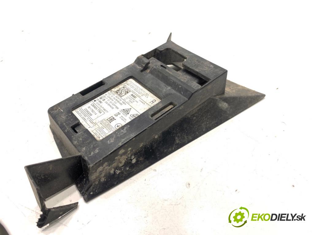 HONDA CR-V IV SUV 2016 118 kW 1.6 i-DTEC 4WD (RE6) 1597 RADAR: DISTRONIC pravý 36930-T1E-E11