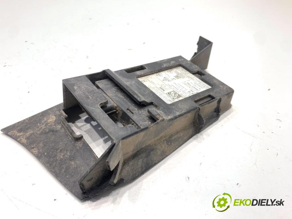 HONDA CR-V IV SUV 2016 118 kW 1.6 i-DTEC 4WD (RE6) 1597 RADAR: DISTRONIC pravy 36930-T1E-E11