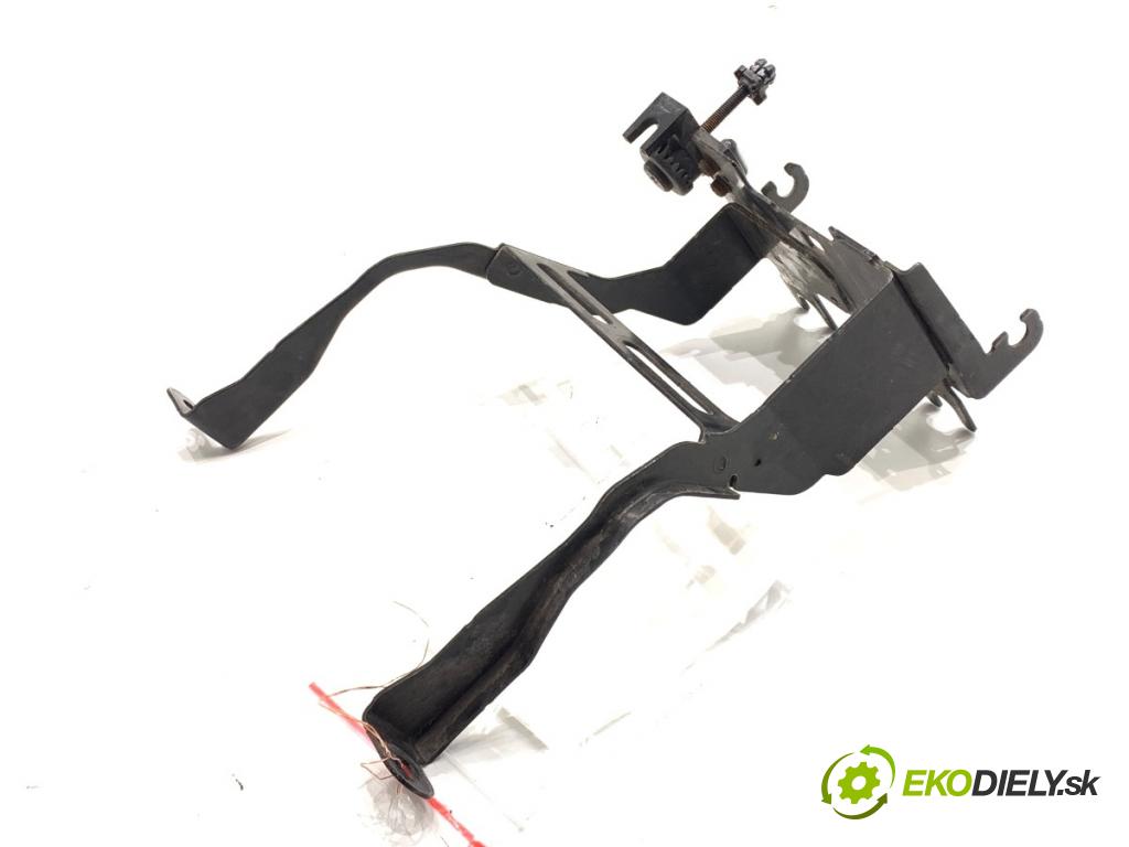 HONDA CR-V IV SUV 2016 118 kW 1.6 i-DTEC 4WD (RE6) 1597 Uchytenie RADAR: predný 