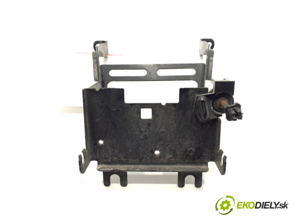 HONDA CR-V IV SUV 2016 118 kW 1.6 i-DTEC 4WD (RE6) 1597 Uchytenie RADAR: predný