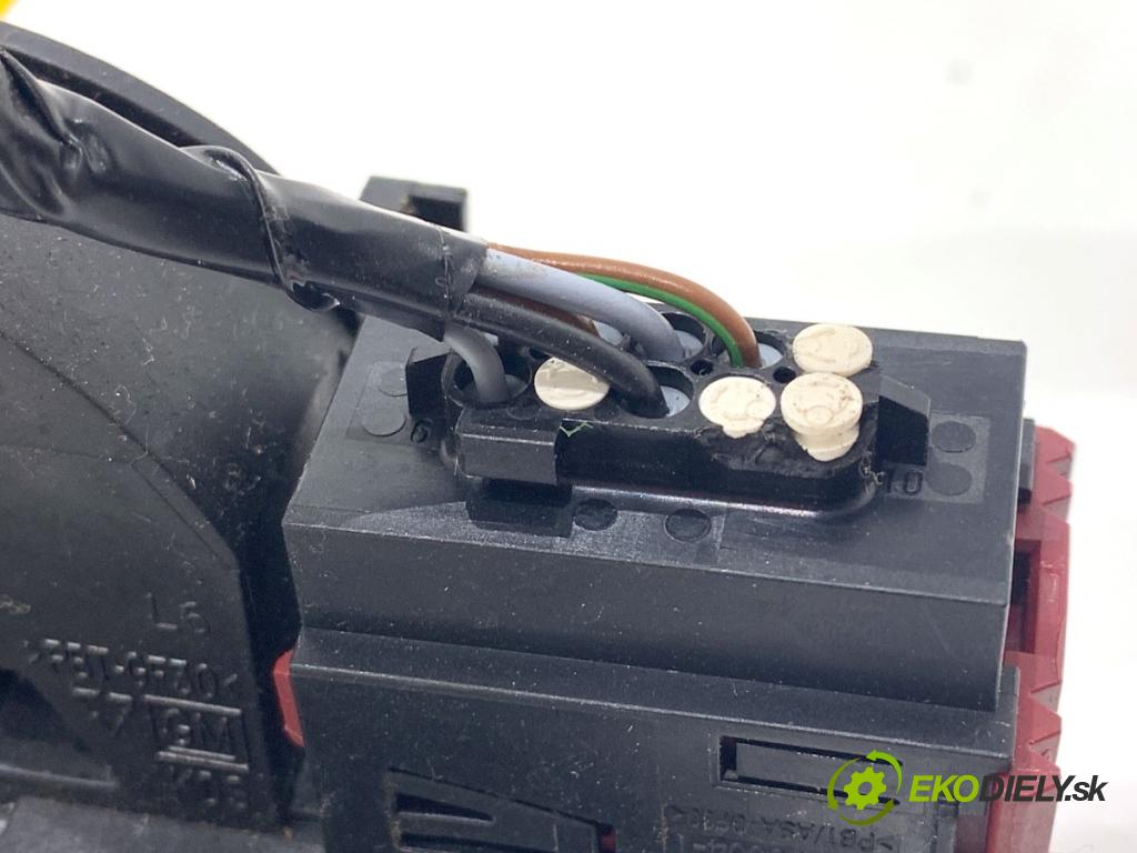 OPEL ZAFIRA C nadwozie wielkoprzestrzenne (MPV) 2014 100 kW 1.6 CDTI (75) 1598 zámok Dvere ľavy predný 13579522