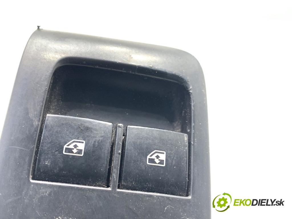 OPEL ZAFIRA C nadwozie wielkoprzestrzenne (MPV) 2014 100 kW 1.6 CDTI (75) 1598 přepínač oken 13305978 (Páčky pod volantem)