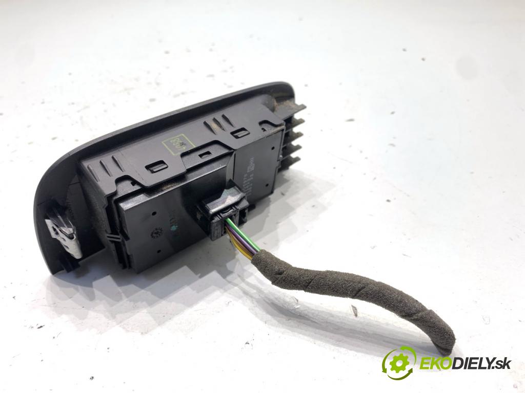 OPEL ZAFIRA C nadwozie wielkoprzestrzenne (MPV) 2014 100 kW 1.6 CDTI (75) 1598 přepínač oken 13305978 (Páčky pod volantem)