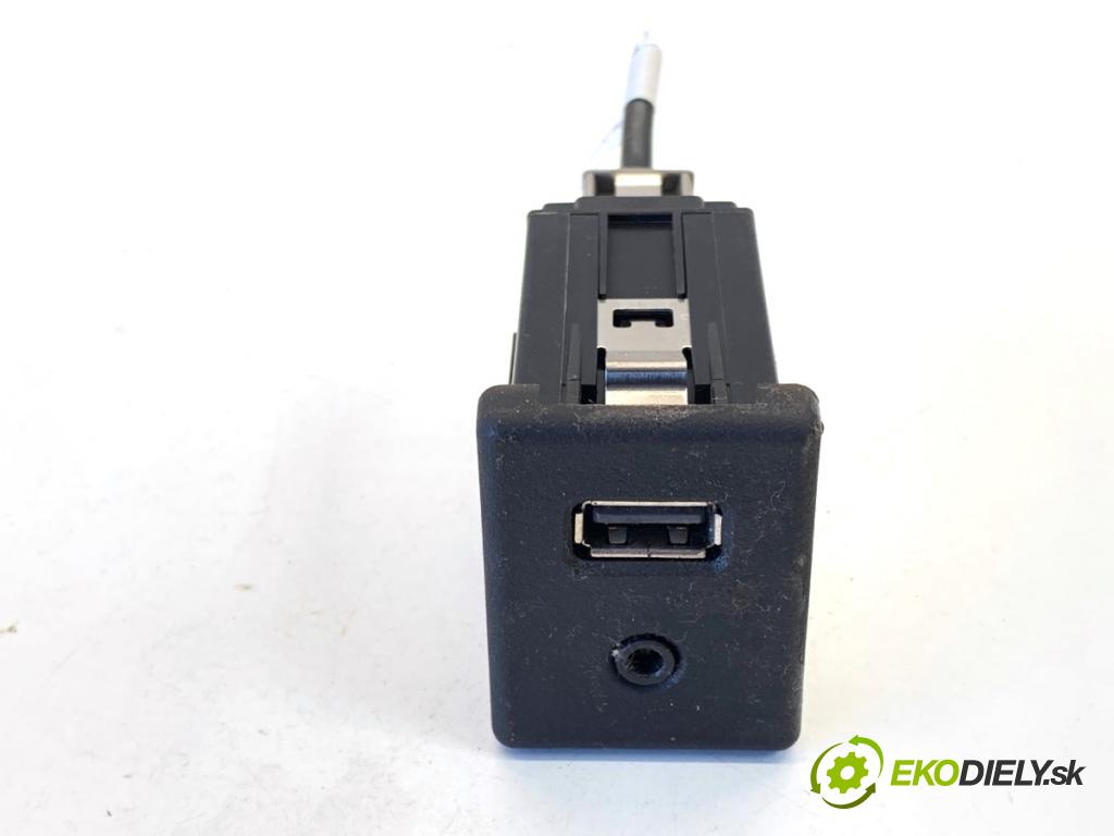 OPEL ZAFIRA C nadwozie wielkoprzestrzenne (MPV) 2014 100 kW 1.6 CDTI (75) 1598 HNÍZDO: USB 20868798