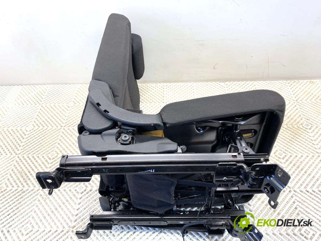 OPEL ZAFIRA C nadwozie wielkoprzestrzenne (MPV) 2014 100 kW 1.6 CDTI (75) 1598 Sedadlo zad druhý rad