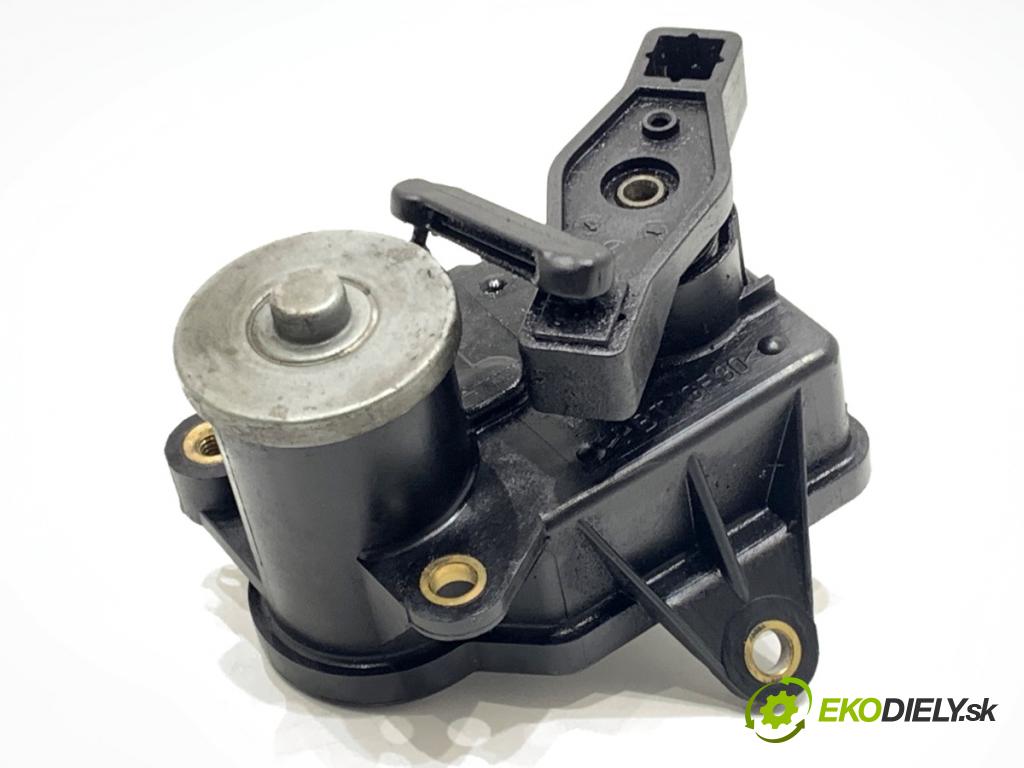 MERCEDES-BENZ W166 SUV 2013 190 kW ML 350 BlueTEC 4-matic (166.024) 2987 nastavovač svod, potrubí A6421500594 (Motorek ostatní)