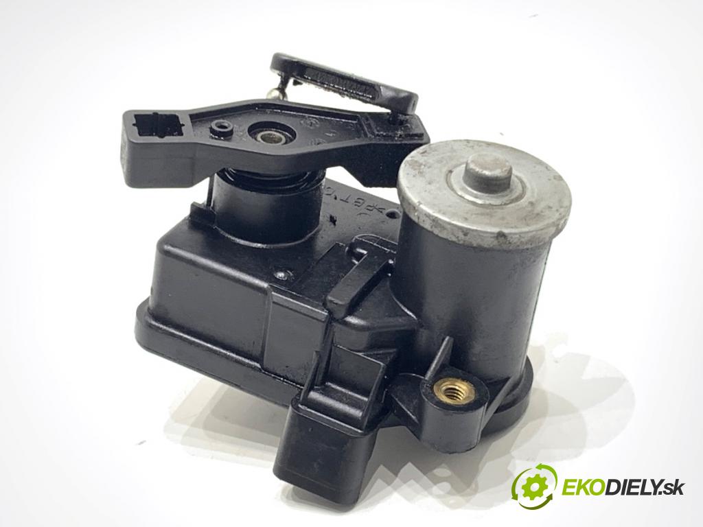 MERCEDES-BENZ W166 SUV 2013 190 kW ML 350 BlueTEC 4-matic (166.024) 2987 nastavovač svod, potrubí A6421500594 (Motorek ostatní)