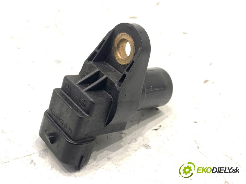 MERCEDES-BENZ W166 SUV 2013 190 kW ML 350 BlueTEC 4-matic (166.024) 2987 snímač pozice vačkového hřídele A0051531328 (Snímač polohy klikového hřídele)