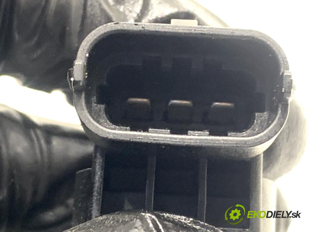 MERCEDES-BENZ W166 SUV 2013 190 kW ML 350 BlueTEC 4-matic (166.024) 2987 snímač pozice vačkového hřídele A0051531328 (Snímač polohy klikového hřídele)