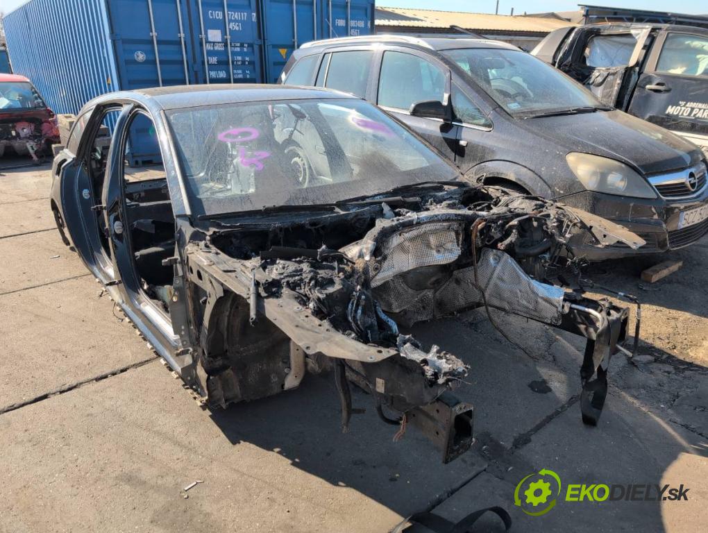 AUDI A6 C7 Kombi 2016 200 kW 3.0 TDI quattro 2967 KAROSERIA ČTVRŤÁK blatník práh střecha PODŁUŻNICA 