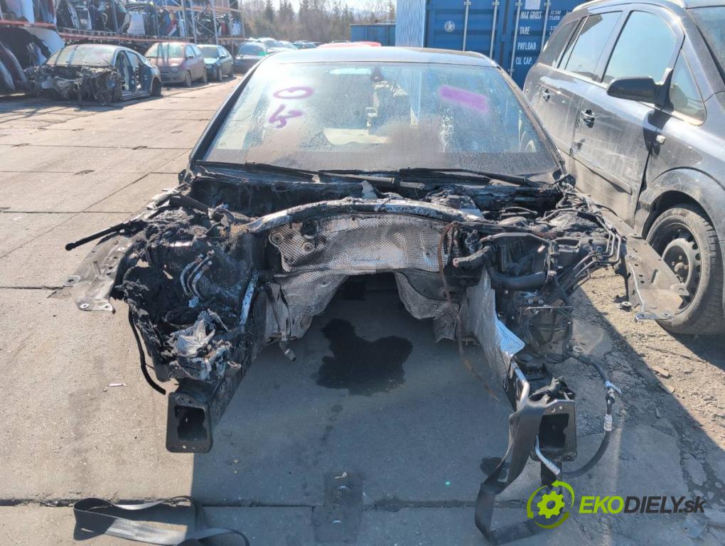 AUDI A6 C7 Kombi 2016 200 kW 3.0 TDI quattro 2967 KAROSERIA ČTVRŤÁK blatník práh střecha PODŁUŻNICA