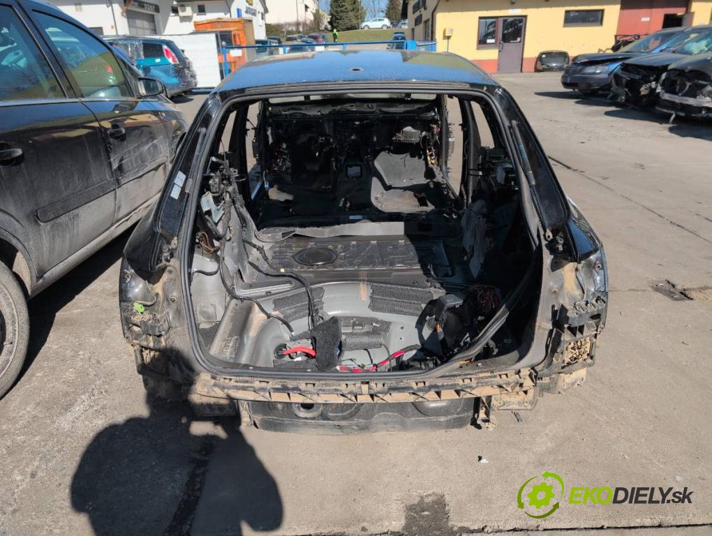 AUDI A6 C7 Kombi 2016 200 kW 3.0 TDI quattro 2967 KAROSERIA ČTVRŤÁK blatník práh střecha PODŁUŻNICA