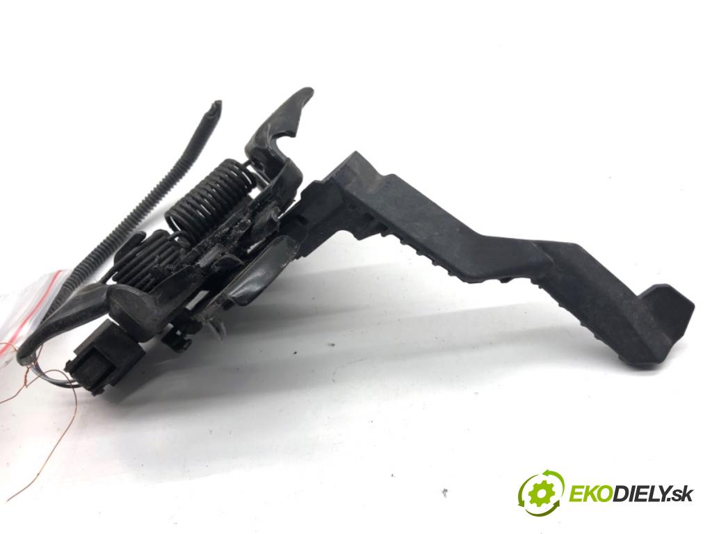 DACIA SANDERO III liftback 2024 74 kW 1.0 TCe 100 999 zámok kapoty predný