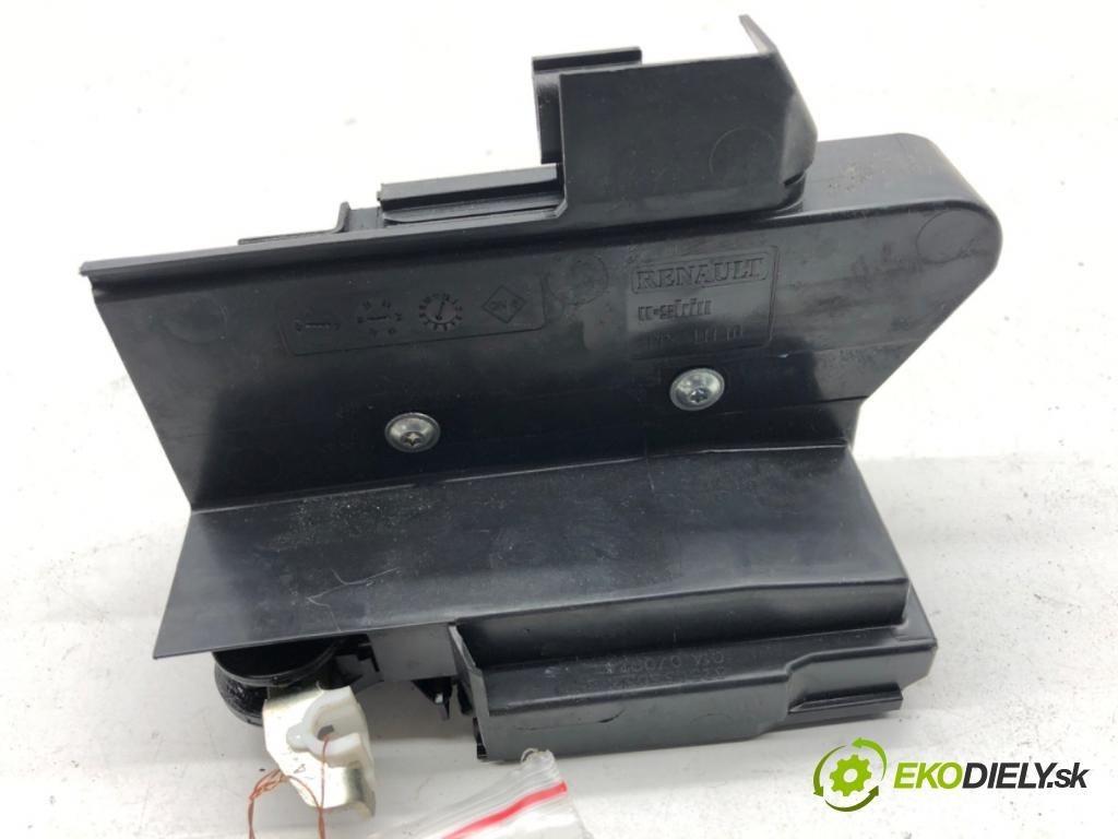 DACIA SANDERO III liftback 2024 74 kW 1.0 TCe 100 999 zámok dveře levý zadní část 825020994RB