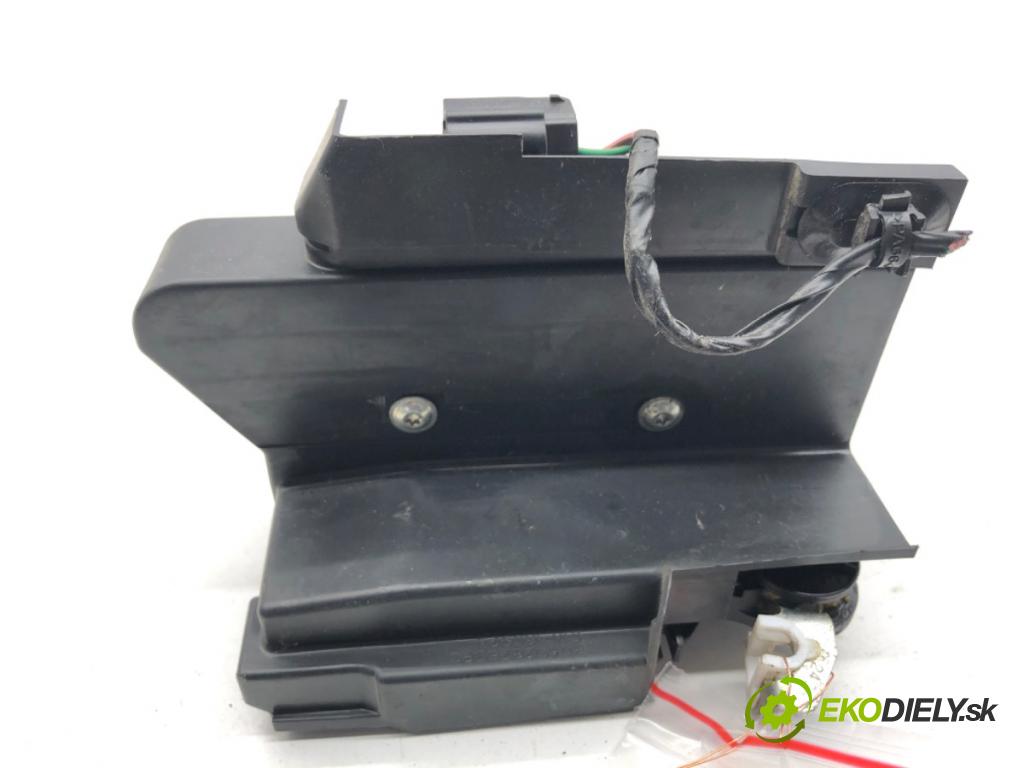 DACIA SANDERO III liftback 2024 74 kW 1.0 TCe 100 999 zámok Dvere pravy predný 805028269RC