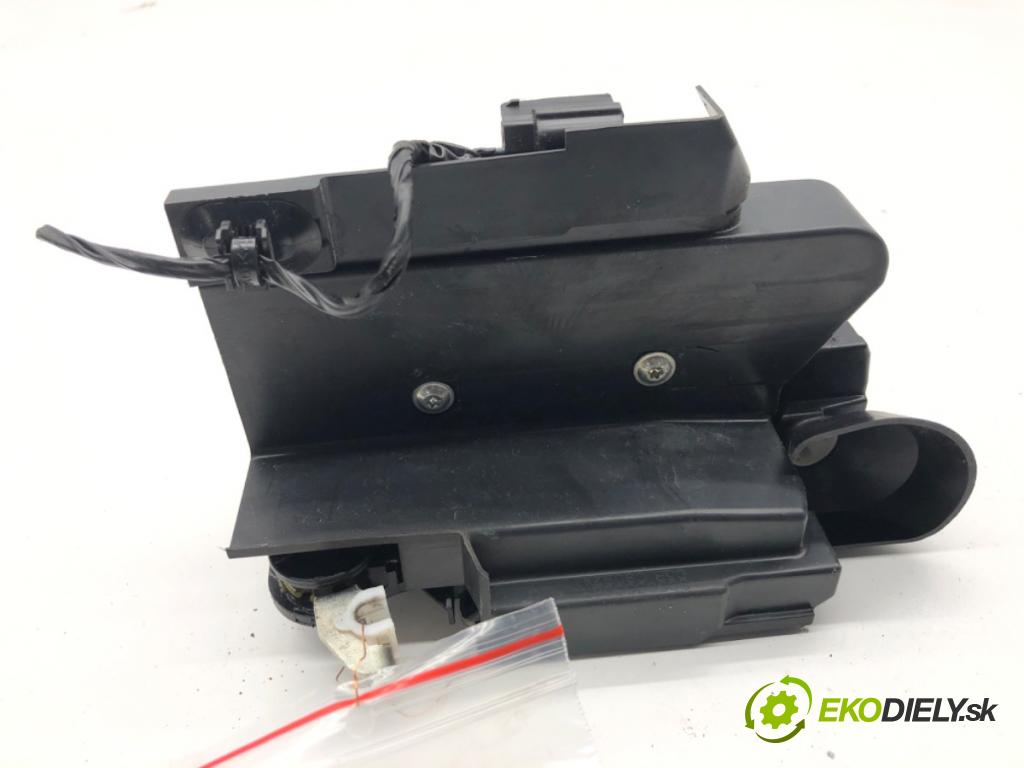 DACIA SANDERO III liftback 2024 74 kW 1.0 TCe 100 999 zámok Dvere ľavy predný 805035308RC