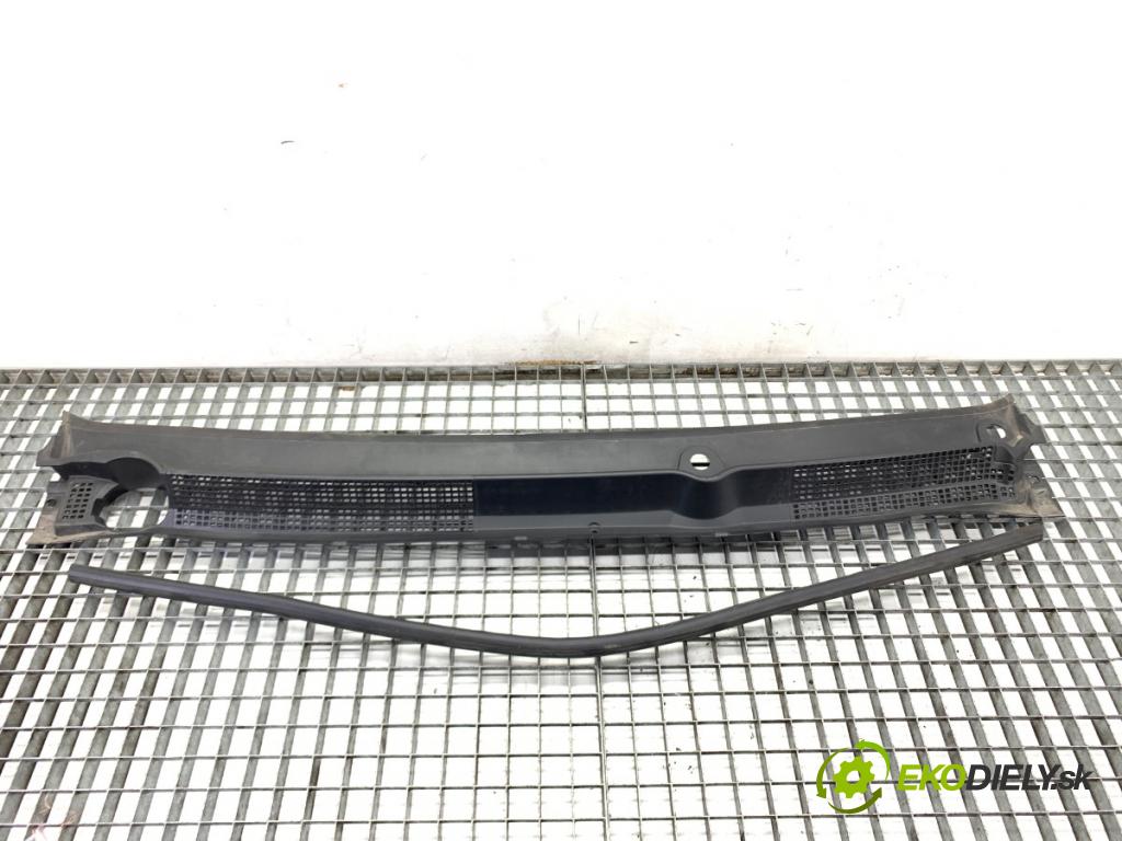 DACIA SANDERO III liftback 2024 74 kW 1.0 TCe 100 999 Torpédo, plast pod čelné okno 668114109R (Torpédo (plast pod čelným sklom))