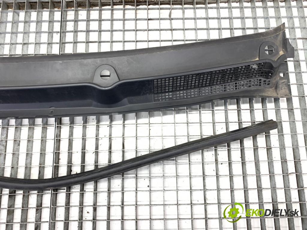 DACIA SANDERO III liftback 2024 74 kW 1.0 TCe 100 999 Torpédo, plast pod čelné okno 668114109R (Torpédo (plast pod čelným sklom))