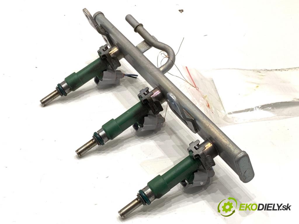 DACIA SANDERO III liftback 2024 74 kW 1.0 TCe 100 999 Lišta vstrekovacia 175204021R (Vstrekovacia lišta)