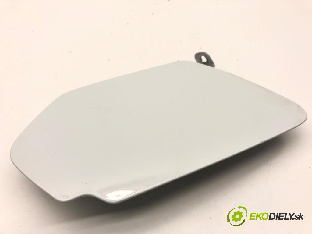 DACIA SANDERO III liftback 2024 74 kW 1.0 TCe 100 999 Dvierka nádrže paliva  (Kľučka dverí ostatné)