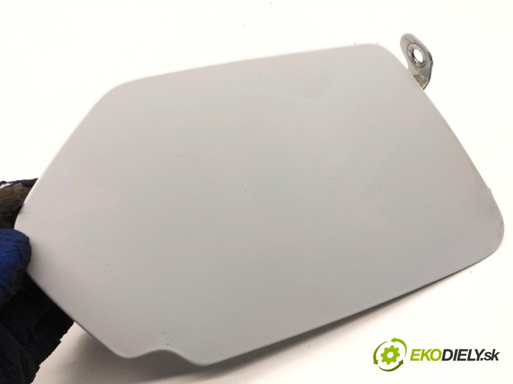 DACIA SANDERO III liftback 2024 74 kW 1.0 TCe 100 999 dvířka nádrže paliva  (Klika dveří ostatní)