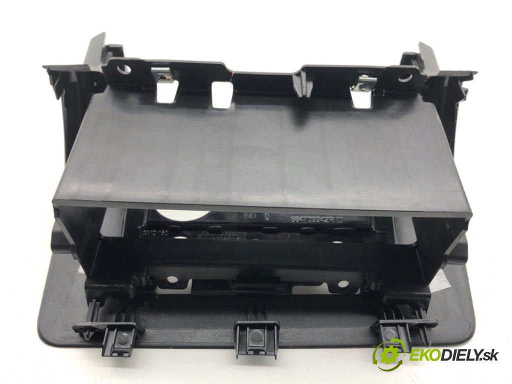 DACIA SANDERO III liftback 2024 74 kW 1.0 TCe 100 999 Rámček DISPLEJ: navigácie 684705942R