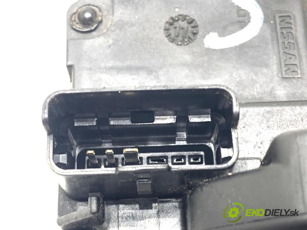 RENAULT KOLEOS I SUV 2012 110 kW 2.0 dCi (HY0K) 1995 zámok dveře pravý přední část