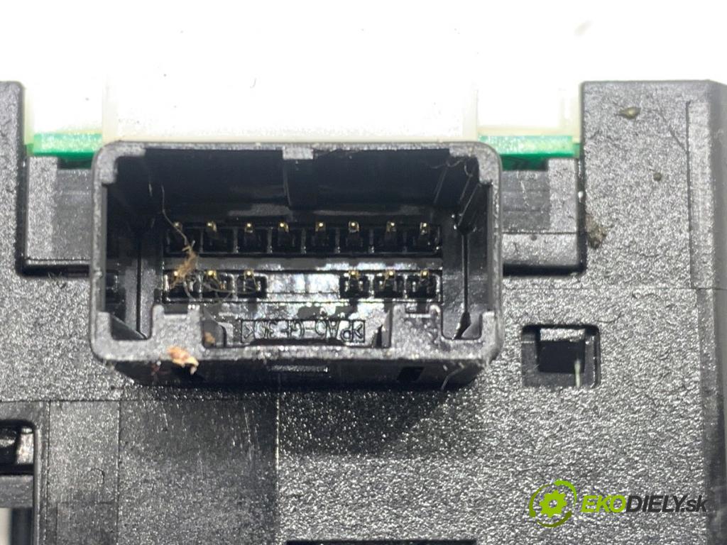 RENAULT KOLEOS I SUV 2012 110 kW 2.0 dCi (HY0K) 1995 přepínač kombinovaný  (Páčky pod volantem)