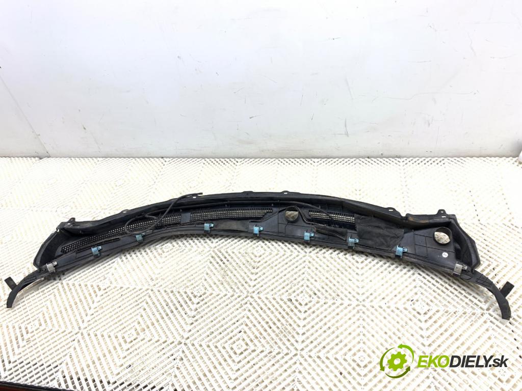 RENAULT KOLEOS I SUV 2012 110 kW 2.0 dCi (HY0K) 1995 Torpédo, plast pod čelné okno 668630395R (Torpédo (plast pod čelným sklom))