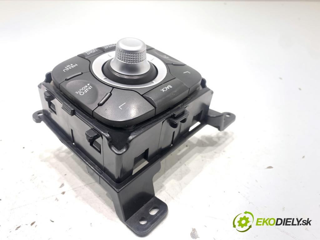 RENAULT KOLEOS I SUV 2012 110 kW 2.0 dCi (HY0K) 1995 Panel ovládania navigácie 253B06778R