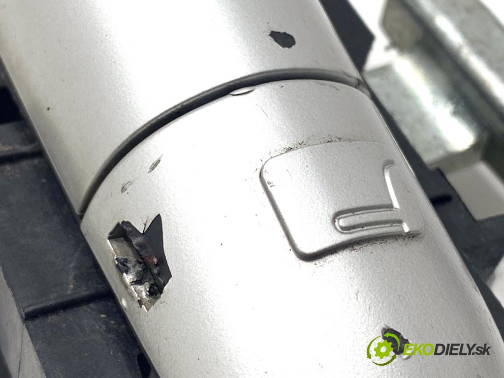 RENAULT KOLEOS I SUV 2012 110 kW 2.0 dCi (HY0K) 1995 Kľučka vonkajšia ľavy predný