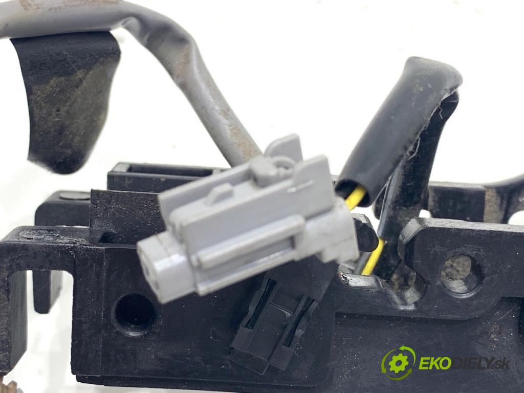 RENAULT KOLEOS I SUV 2012 110 kW 2.0 dCi (HY0K) 1995 Kľučka vonkajšia ľavy predný