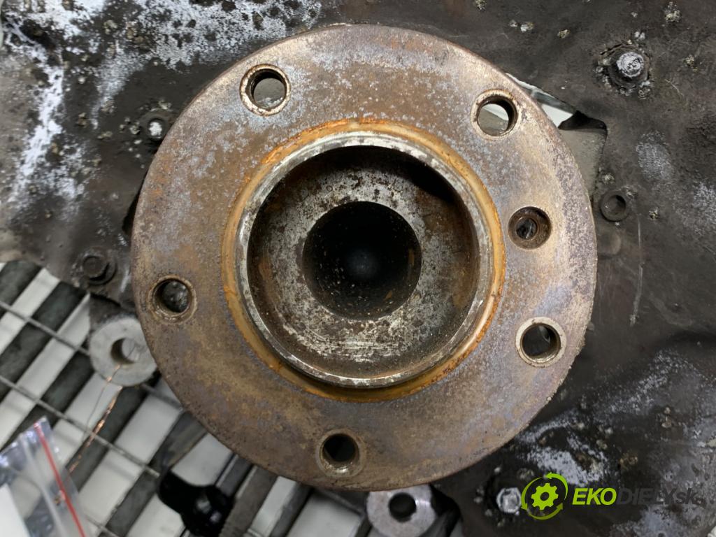 BMW E60 sedan 2007 173 kW 530 d 2993 náboj pravý přední část