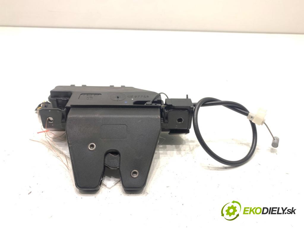 BMW E60 sedan 2007 173 kW 530 d 2993 zámok dverí zad 7840617