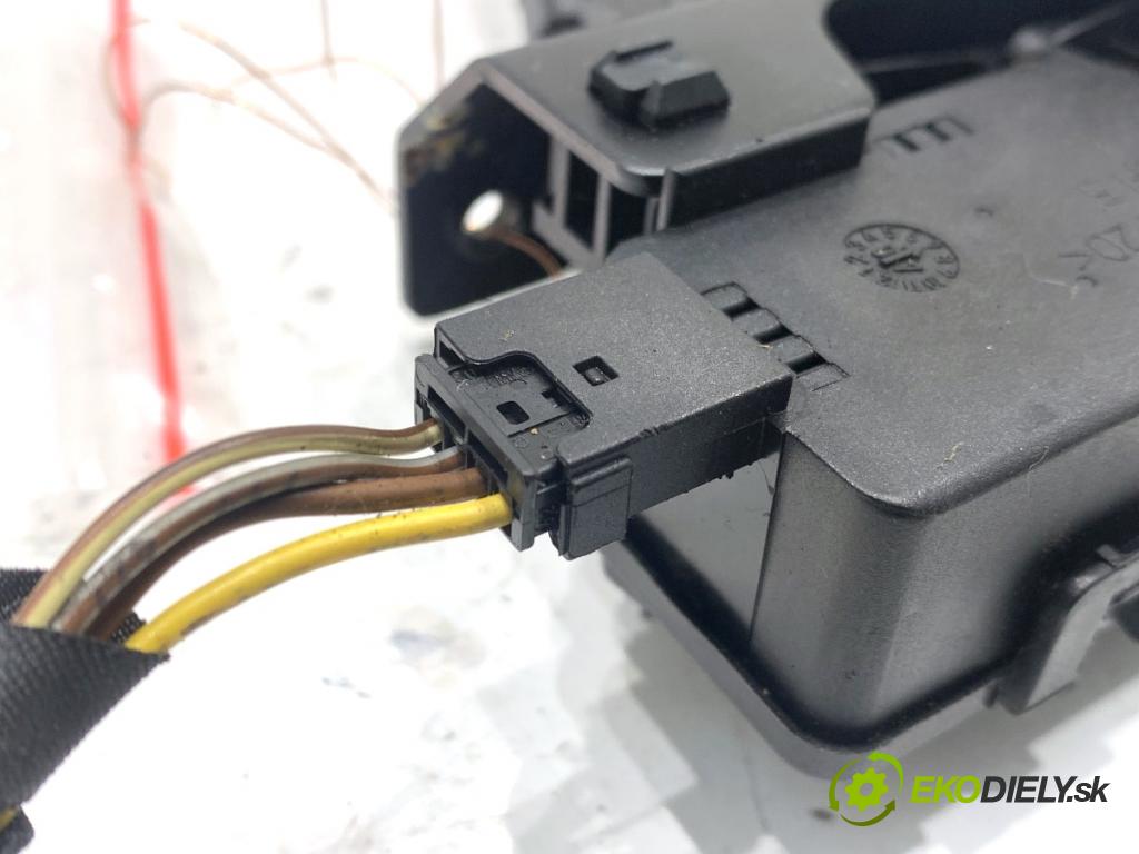 BMW E60 sedan 2007 173 kW 530 d 2993 zámok dverí zad 7840617