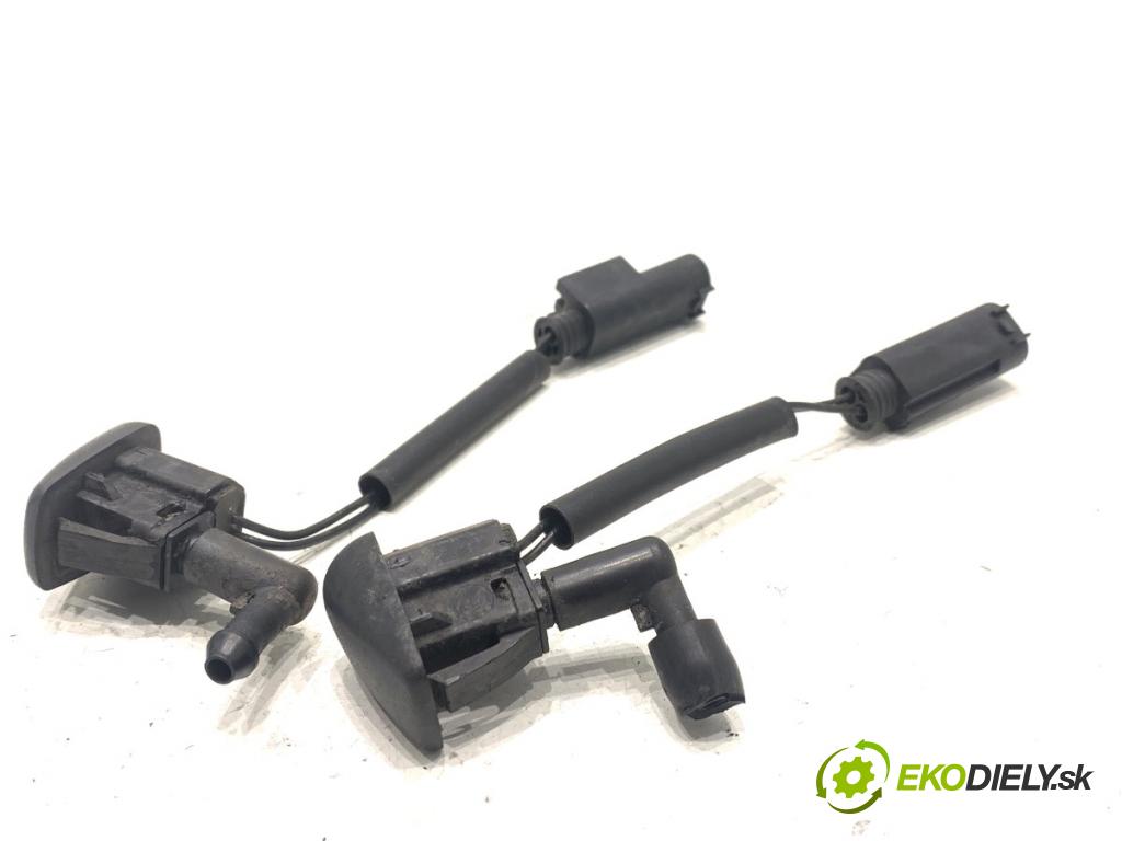 BMW E60 sedan 2007 173 kW 530 d 2993 ostřikovače ostřikovačů oken 7132969