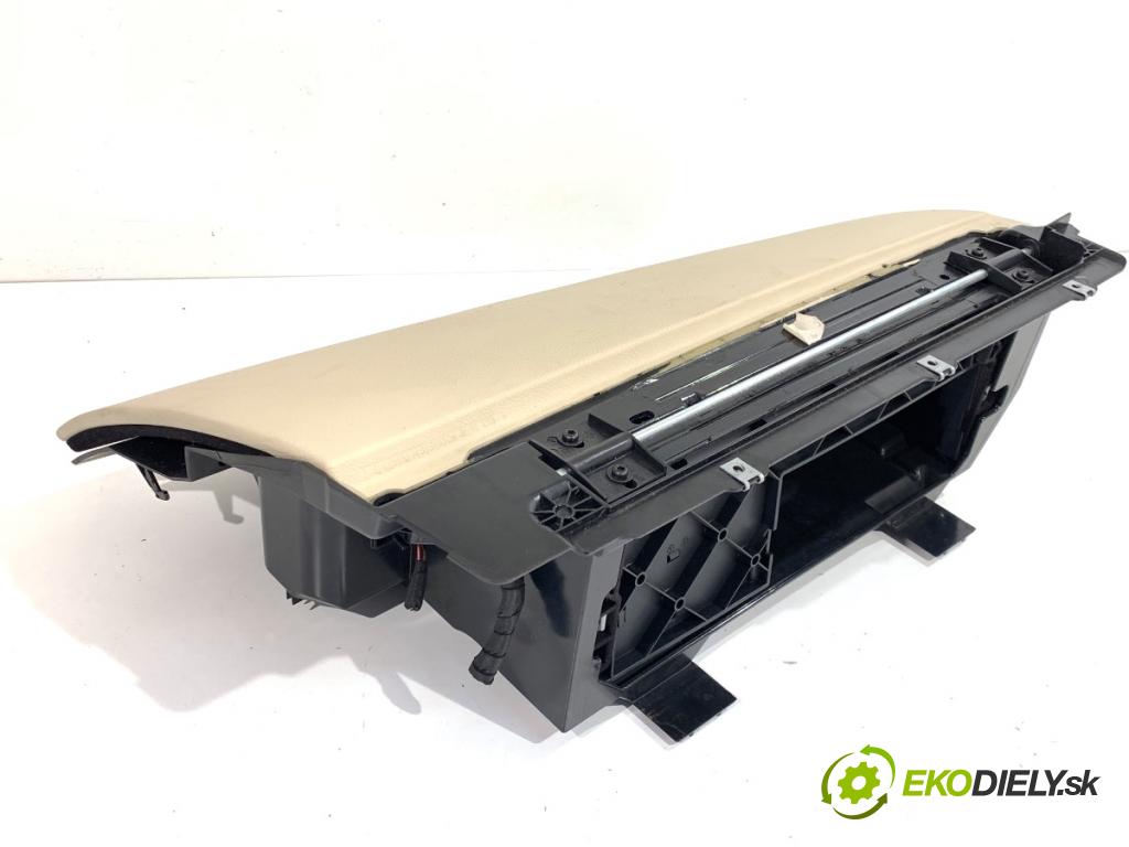 BMW E60 sedan 2007 173 kW 530 d 2993 Priehradka, kastlík spolujazdca  (Priehradka (kastlík))